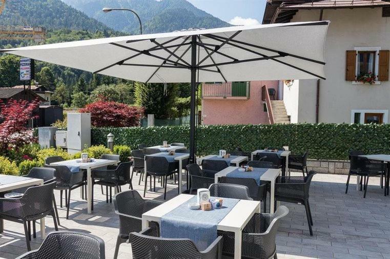 Hotel Milano Tione di Trento Exteriér fotografie